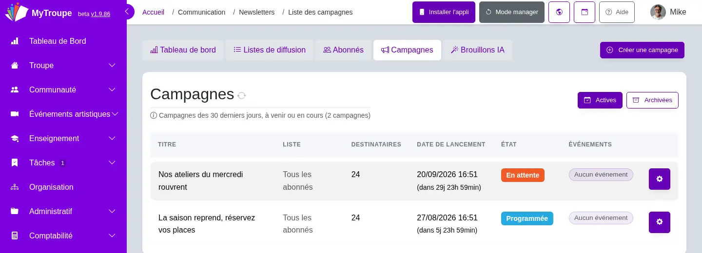 Campagnes de newsletter d'une troupe de théâtre : titre, liste de diffusion, nombre de destinataires, date de lancement et état programmé ou en attente