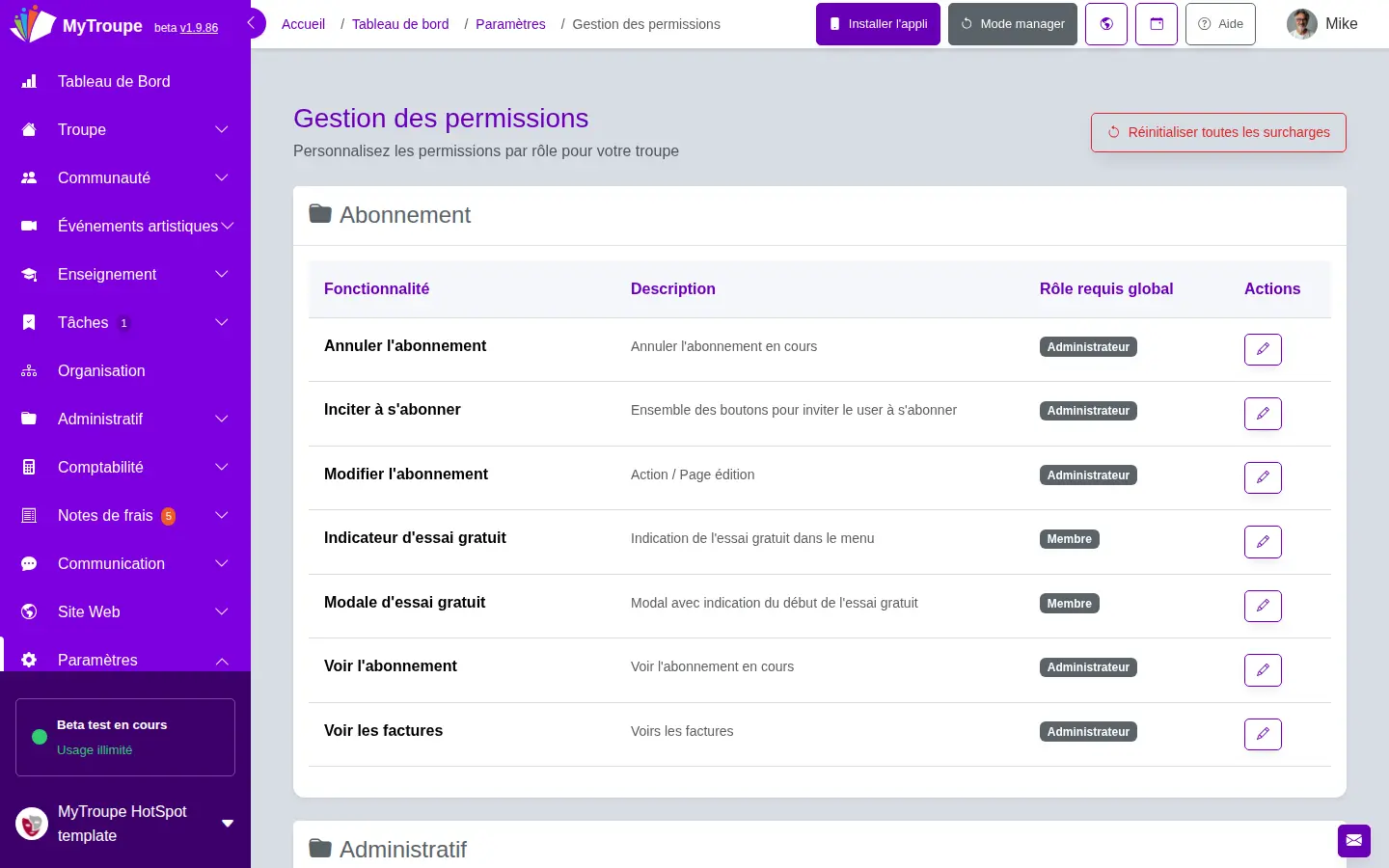 Écran de gestion des permissions : chaque fonctionnalité de MyTroupe avec le rôle minimum requis pour l'utiliser, modifiable par la troupe
